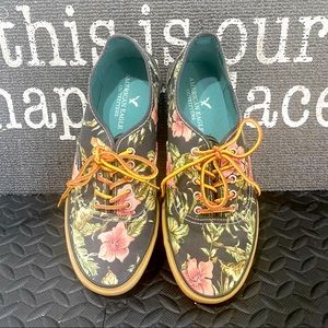 American Eagle outfitters old school canvas shoes 🌸🌿Men 8 used/good condition